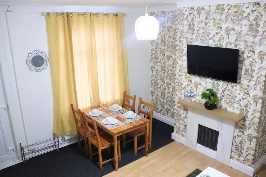 شقة Peaceful 2 Bed House Free Wifi And Parking ليدز المظهر الخارجي الصورة